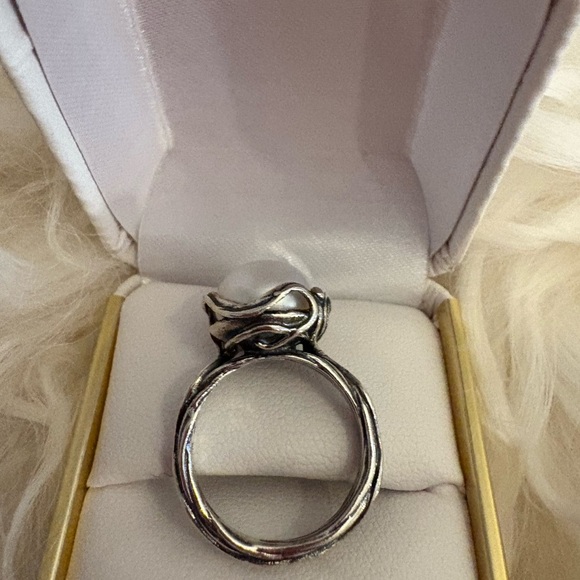 Elegant Silver Pearl Ring - Picture 2 of 4